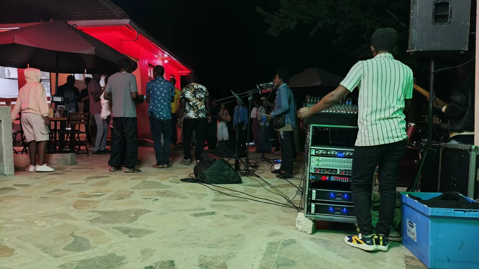 Kenlife Resort weekend live music