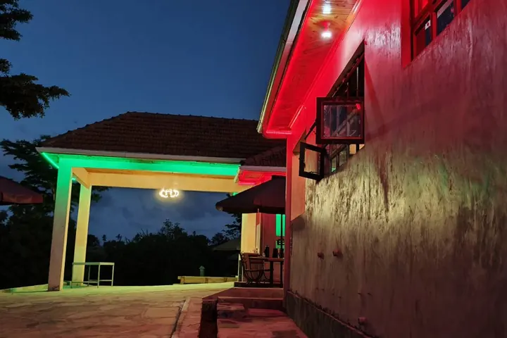 Kenlife terrace and evening lighting