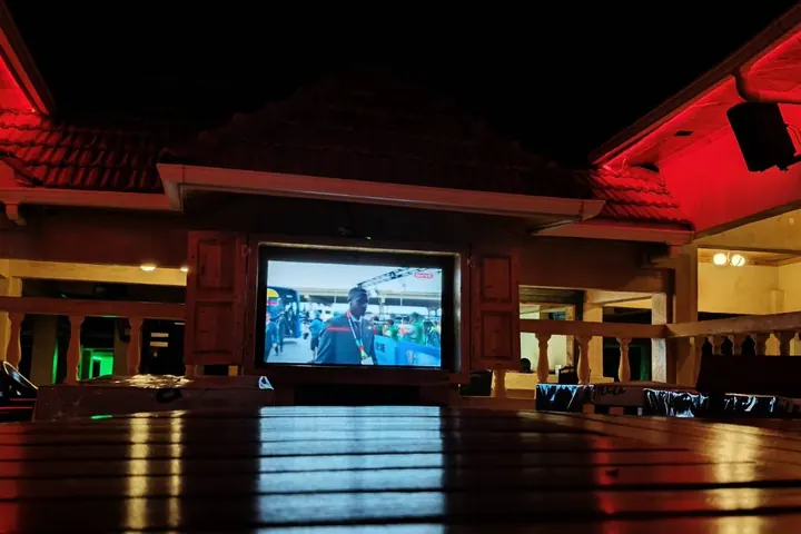 Night-time social area and screen